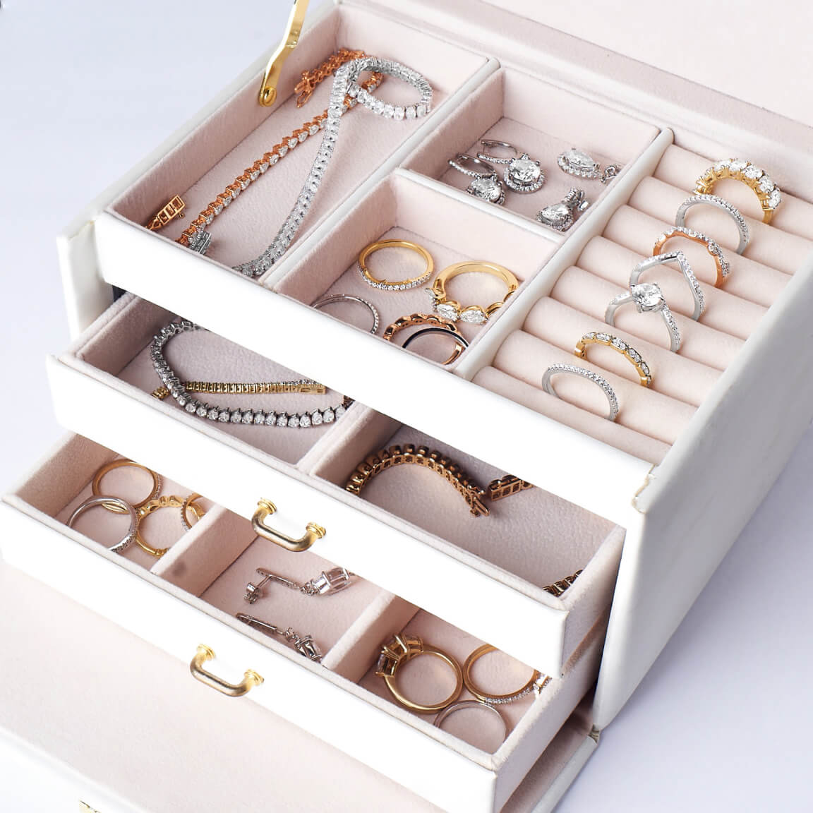 Diamond Jewelry Essentials You Must Have In Your Spring Wardrobe