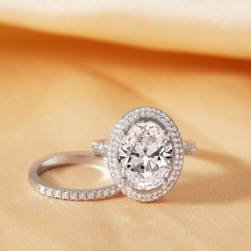 Which One Is Better: Halo vs. No Halo Engagement Ring?